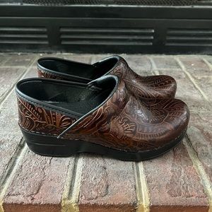 Dansko size 37